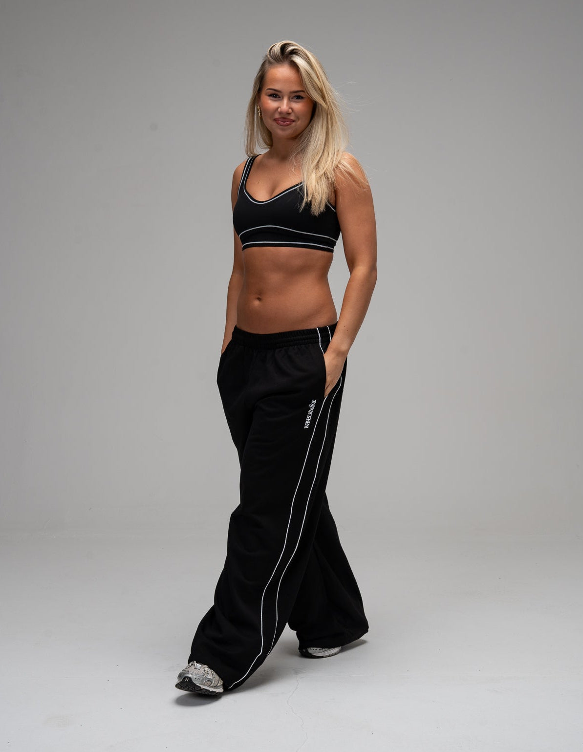 Studio Wide Leg Piped Sweatpant