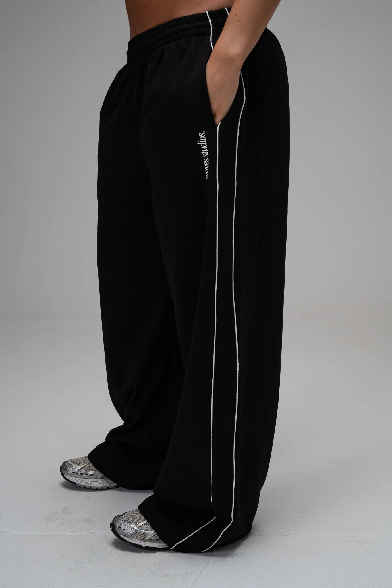 Studio Wide Leg Piped Sweatpant